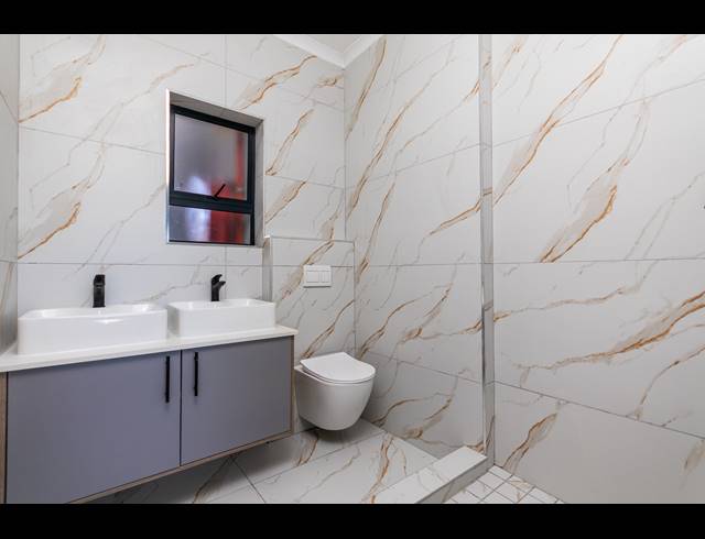 3 BEDROOM APARTMENT FOR SALE IN SANDOWN